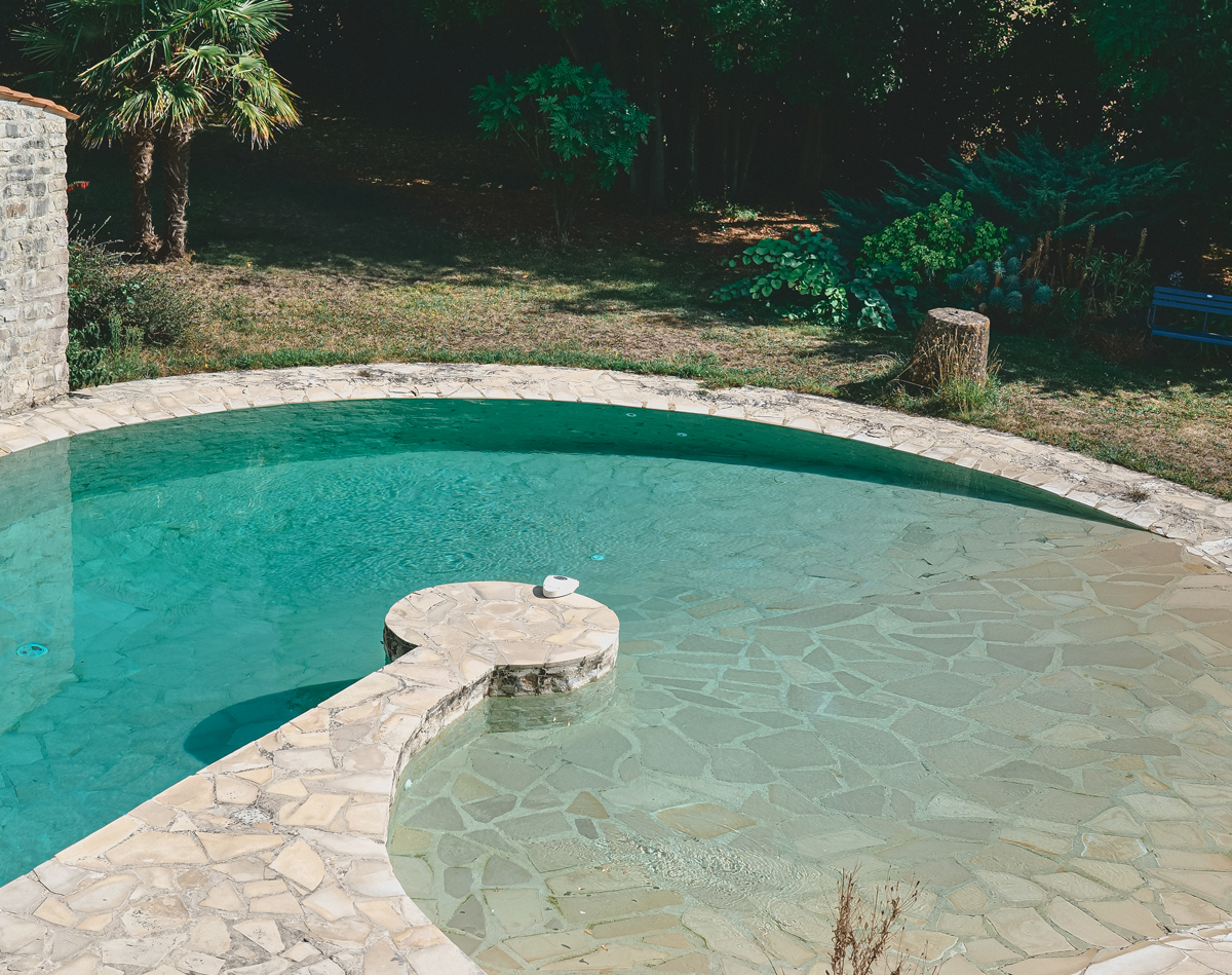 Chambre d'hôtes familiale avec une piscine sécurisée à La Rochelle