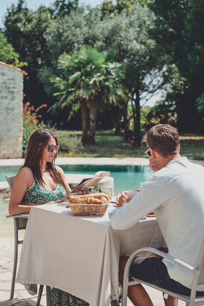 Bed & Breakfast B&B au bord de la piscine sous le soleil de la Charente-maritime